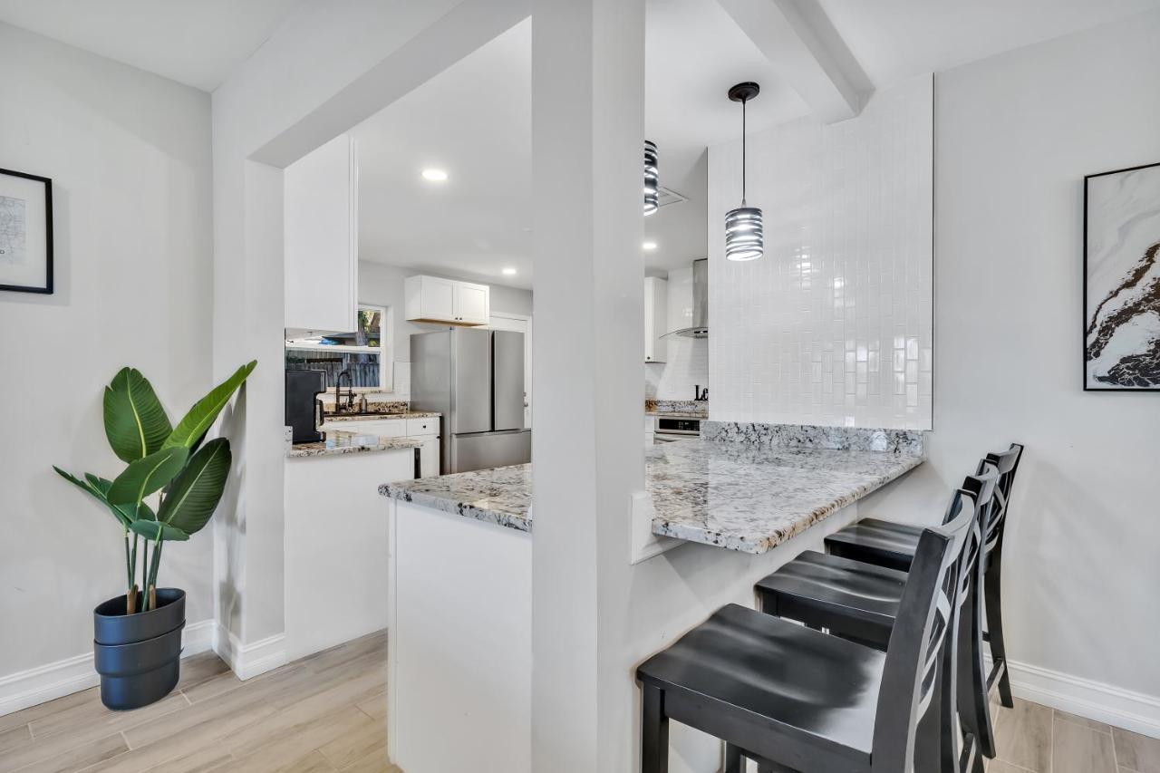 Modern Lake Front Casita Near Winter Park! Орландо Екстер'єр фото